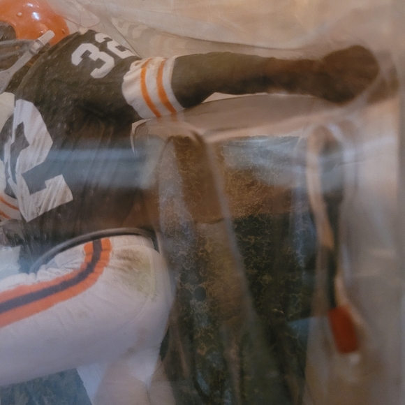 CLEVELAND BROWN NFL LEGENDS - JIM BROWN Football,  Figurine, Collectib - Picture 6 of 10